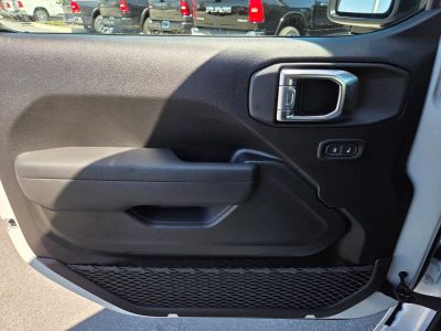2026 Jeep Wrangler — photo 15 view
