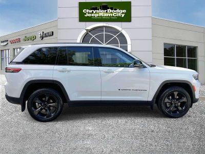 2023 Jeep Grand Cherokee — detail view