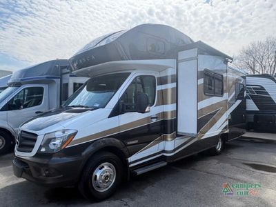 2016 Winnebago Navion - Photo 4