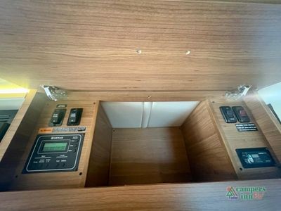 2016 Winnebago Navion - Photo 32