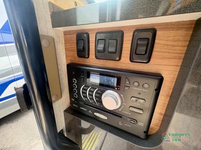 2016 Winnebago Navion - Photo 23