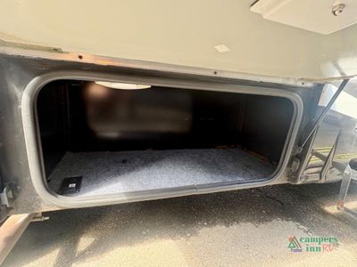 2016 Winnebago Navion - Photo 9