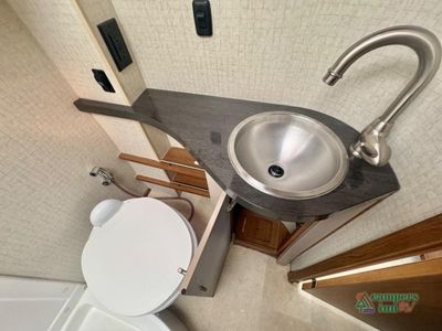 2016 Winnebago Navion - Photo 37