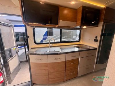 2016 Winnebago Navion - Photo 26