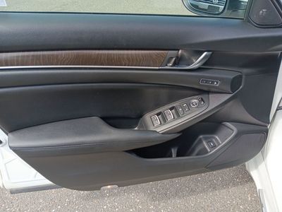 2019 Honda Accord Hybrid Touring Sedan - Photo 11