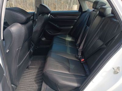 2019 Honda Accord Hybrid Touring Sedan - Photo 24