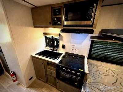 2027 Sunset Park RV Sun Lite — photo 10 view
