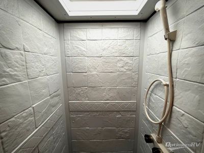 2027 Sunset Park RV Sun Lite — photo 13 view