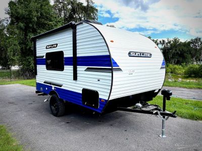 2027 Sunset Park RV Sun Lite — front three-quarter view