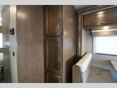 2019 Winnebago Outlook — photo 26 view
