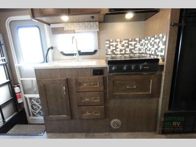 2019 Winnebago Outlook — photo 22 view