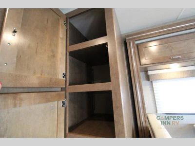 2019 Winnebago Outlook — photo 27 view
