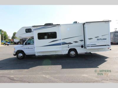 2019 Winnebago Outlook — photo 12 view