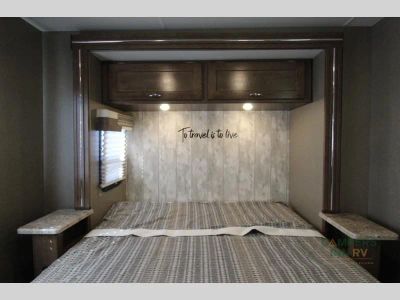 2019 Winnebago Outlook — photo 37 view