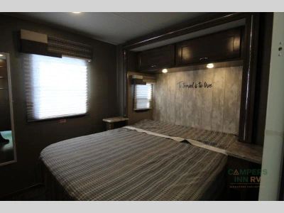 2019 Winnebago Outlook — photo 36 view