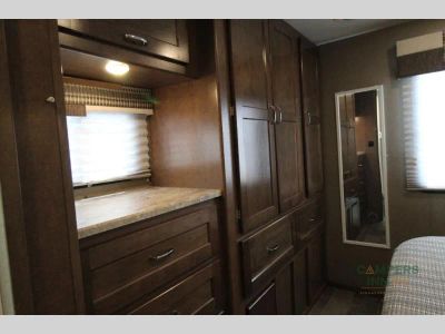 2019 Winnebago Outlook — photo 35 view
