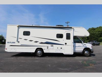 2019 Winnebago Outlook — interior view