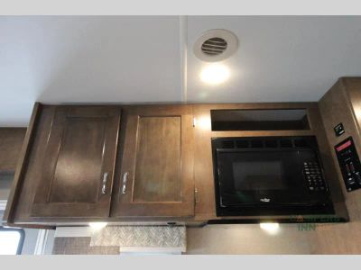 2019 Winnebago Outlook — photo 24 view