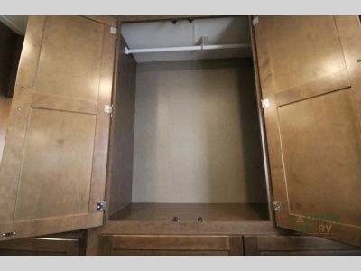 2019 Winnebago Outlook — photo 40 view