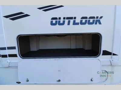 2019 Winnebago Outlook — photo 14 view
