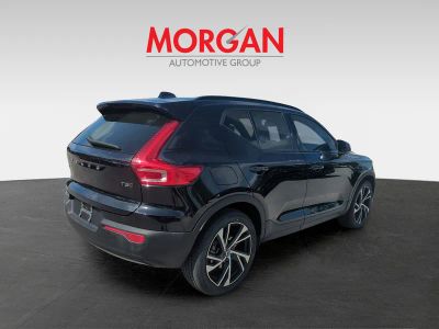2022 Volvo XC40 — detail view