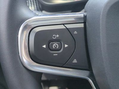 2022 Volvo XC40 — photo 27 view