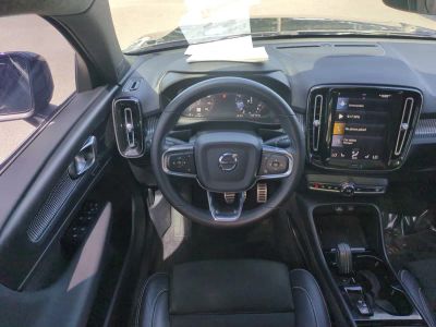 2022 Volvo XC40 — photo 17 view