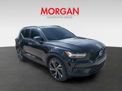 2022 Volvo XC40 — side profile view