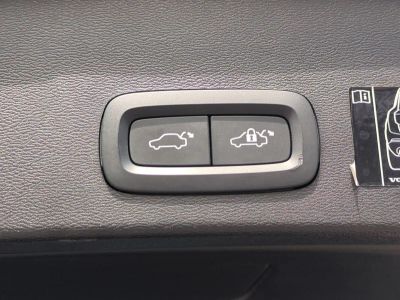 2022 Volvo XC40 — photo 14 view