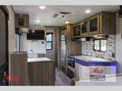 2022 Zinger Lite 219RV - Photo 10