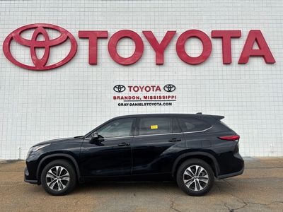 2021 Toyota Highlander - Photo 1
