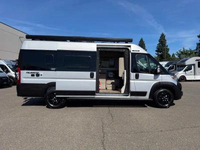 2027 Winnebago TRAVATO — photo 15 view