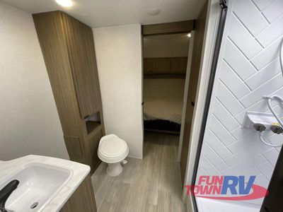 2025 Forest River RV Wildwood X-Lite - Photo 34