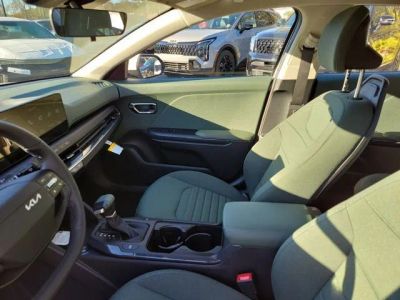 2025 Kia K4 — photo 8 view