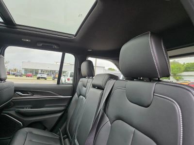 2026 Jeep Grand Cherokee — photo 7 view