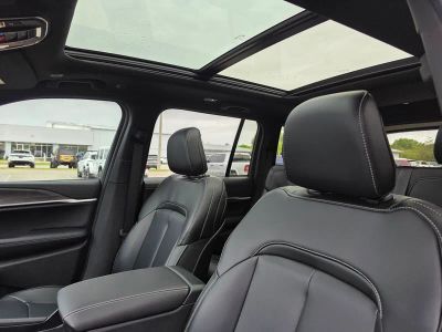 2026 Jeep Grand Cherokee — photo 12 view