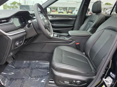2026 Jeep Grand Cherokee — photo 13 view