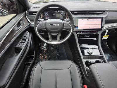 2026 Jeep Grand Cherokee — photo 11 view