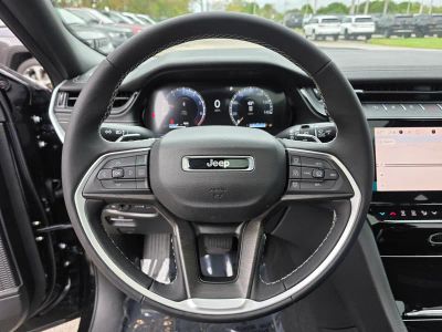 2026 Jeep Grand Cherokee — photo 17 view