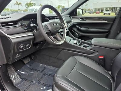 2026 Jeep Grand Cherokee — photo 14 view