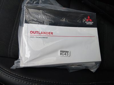 2025 Mitsubishi Outlander - Photo 16