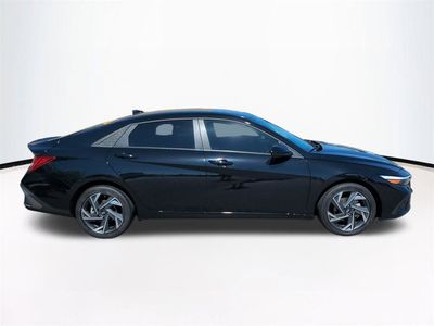 2025 Hyundai Elantra Hybrid - Photo 4
