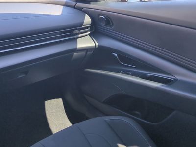 2025 Hyundai Elantra Hybrid - Photo 18
