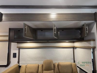 2025 Dynamax DynaQuest XL — photo 38 view