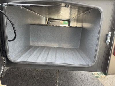 2025 Dynamax DynaQuest XL — photo 16 view