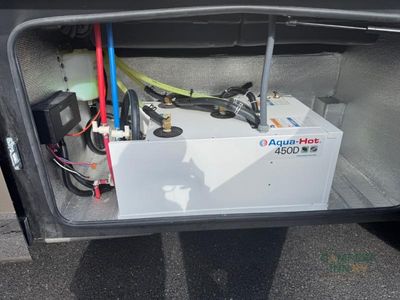 2025 Dynamax DynaQuest XL — photo 18 view