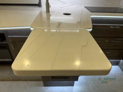 2025 Dynamax DynaQuest XL — photo 44 view