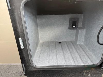 2025 Dynamax DynaQuest XL — photo 22 view