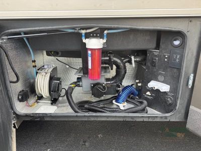2025 Dynamax DynaQuest XL — photo 12 view