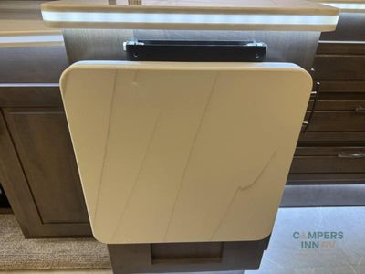 2025 Dynamax DynaQuest XL — photo 43 view